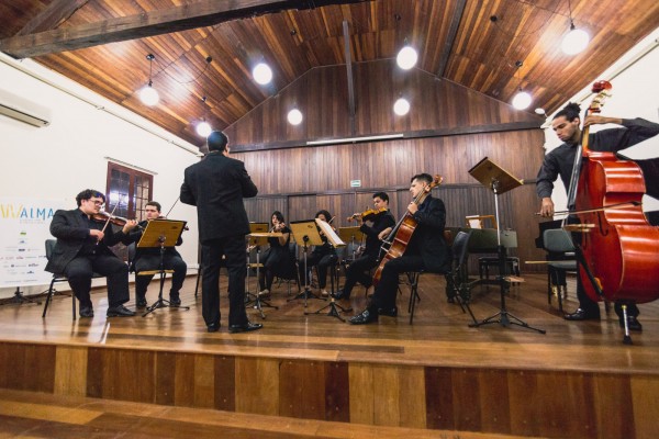 Camerata Alma executa obras de Vivaldi no Theatro Pedro II