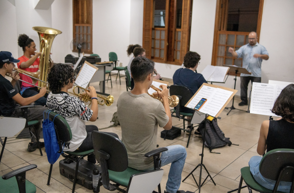 Alma abre inscrições para audições  dos cursos de balé, música e teatro